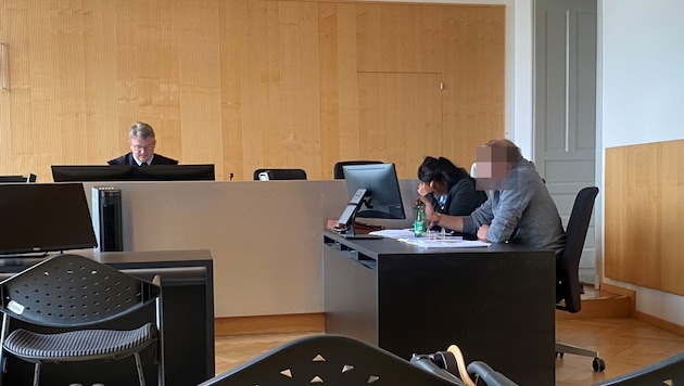 The defendant denied the threats he was accused of, but Judge Dietmar Nußbaumer nevertheless found him guilty. (Bild: Chantal Dorn, Krone KREATIV)