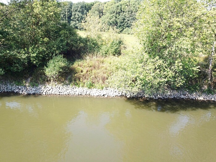 Negativbeispiel: Der Flusslauf wird eingeengt – das wertvolle Nass eingezwängt . . .