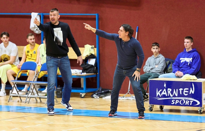 Profi Mahalbasic (li.) half Coach Kuttnig schon als Co-Trainer bei den Piraten aus.