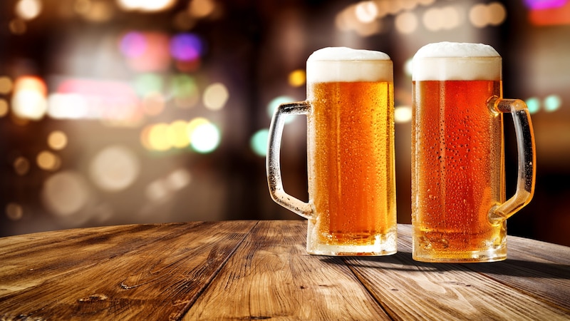 Meist ist nicht alleine Bier an einem „Bierbauch“ schuld. (Bild: stock.adobe.com/magdal3na)