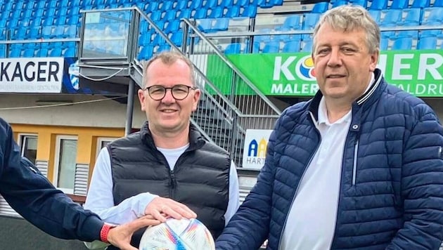 Interimstrainer Markus Karner (l.) will mit Obmann Erich Korherr am Sonntag den ersten Liga-Sieg feiern. (Bild: TSV Hartberg)