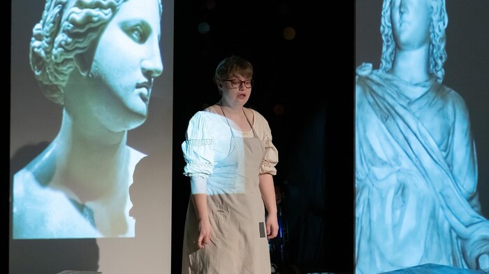 Kassandra vom Theater Delphin verbindet KI und Geschichte.