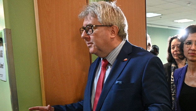 It would not be the first corruption scandal for Czarnecki. (Bild: AFP/Ted ALJIBE)