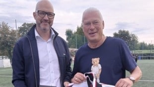 Liechtensteins 25-facher Teamspieler Thomas Hanselmann und Toni Polster trafen sich am Viktoria-Platz (Bild: Heinz Palme)