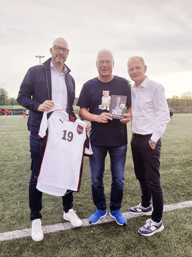 Thomas Hanselmann, Toni Polster und Heinz Palme trafen sich am Viktoria-Platz in Wien. (Bild: Heinz Palme)