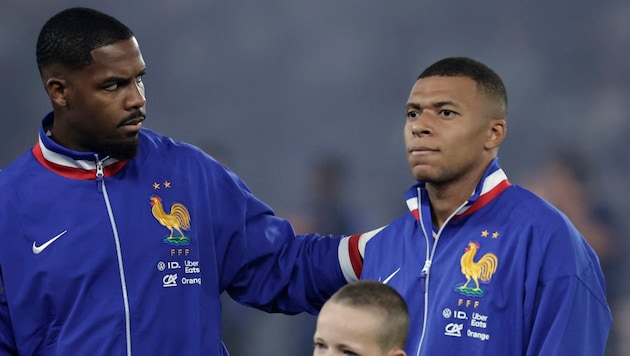 Mike Maignan (l.) is said to have complained about Kylian Mbappe (r.). (Bild: AFP/APA/STEPHANE DE SAKUTIN)