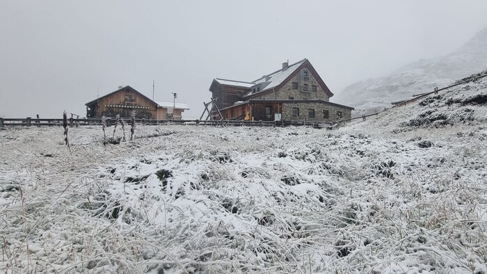 Covered in snow: the Franz-Senn-Hütte in the Stubai Valley.