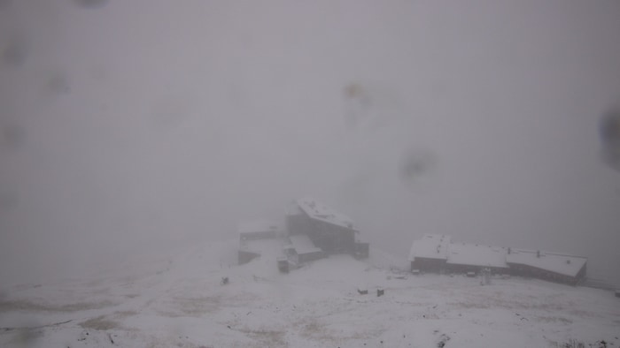 The Rudolfshütte at Weißsee - snow flurries and wafts of fog.
