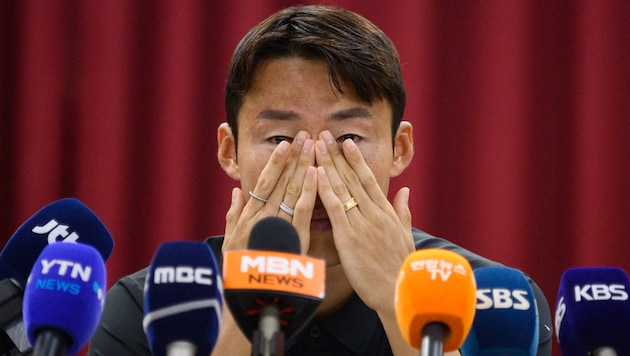 Son Jun-ho is facing allegations of betting fraud. (Bild: AFP/APA/ANTHONY WALLACE)