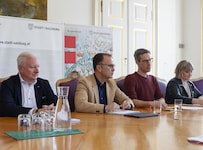 Die Salzburger Stadtregierung löcherte den designierten Gswb-Chef Ferdinand Hochleitner am Mittwoch im Schloss Mirabell mit Fragen. (Bild: Tschepp Markus)