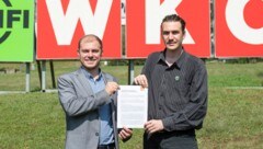 Gemeinsames Papier von Christian Wipfler (Junge Wirtschaft) und Klimaaktivist Valentin Bast (Bild: Foto Fischer)