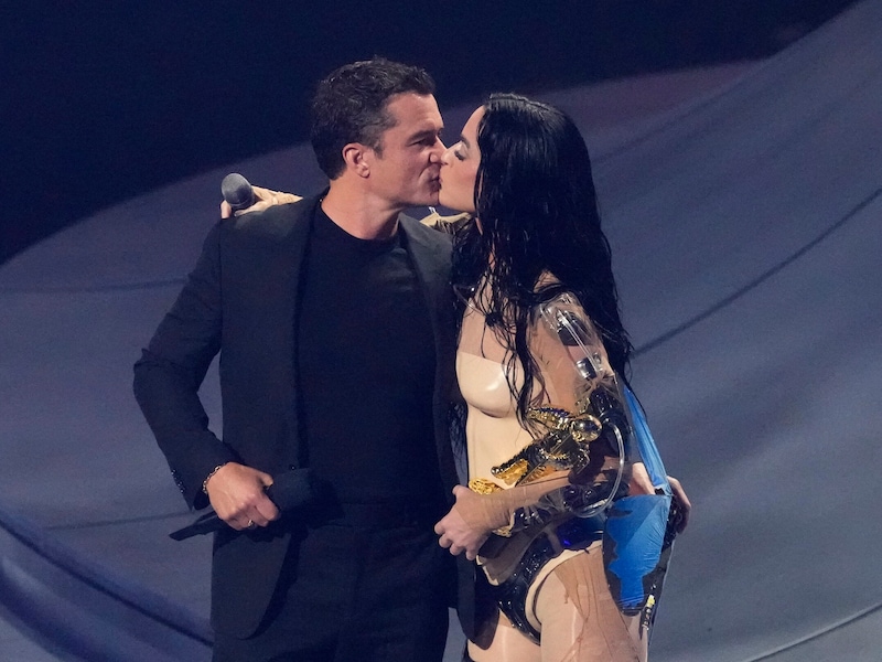 US-Sängerin Katy Perry (39, „Teenage Dream“) nahm den Ehrenpreis Video Vanguard Award in Empfang. Die Trophäe zollt dem Einfluss des jeweiligen Preisträgers auf die Musikszene Tribut. (Bild: picturedesk.com/Charles Sykes / AP)