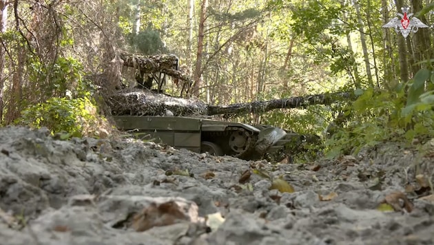 Last week, the Russian Ministry of Defense distributed pictures of tanks in the Kursk region. (Bild: AFP/Russian Defense Ministry Press Service)