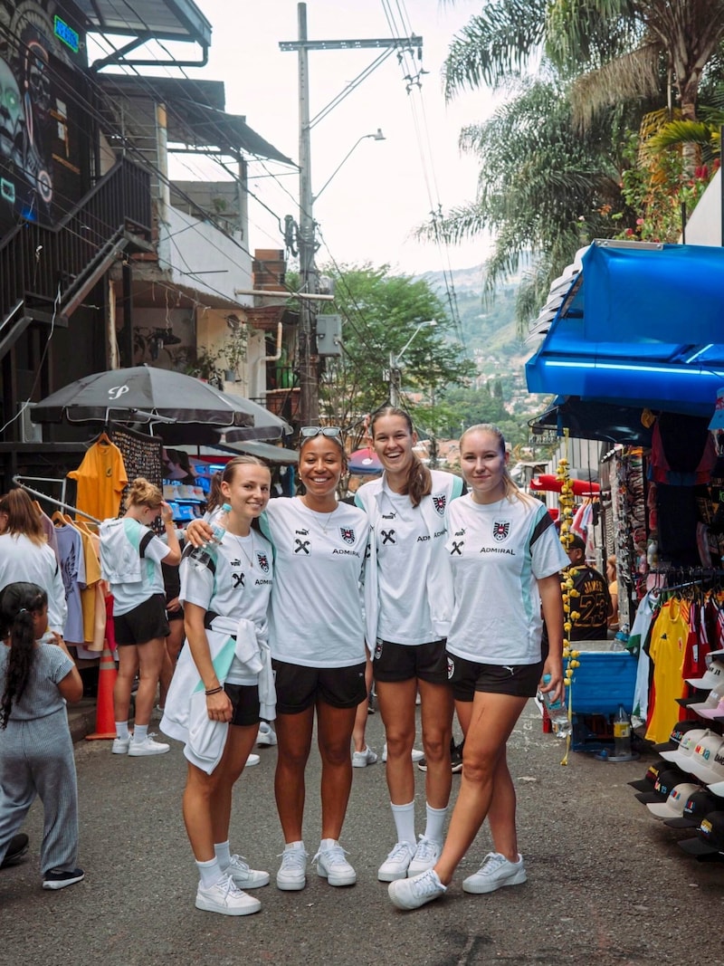 In the favelas: D'Angelo, Ojukwu, Mädl and Wirnsberger. (Bild: ÖFB/Jasmin Walter)