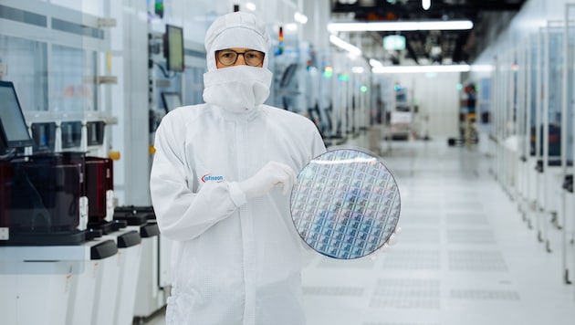 Auf dem neuen 300 Millimeter Wafer deutlich mehr Chips Platz – eine Weltneuheit aus Villach. (Bild: Infineon Austria)