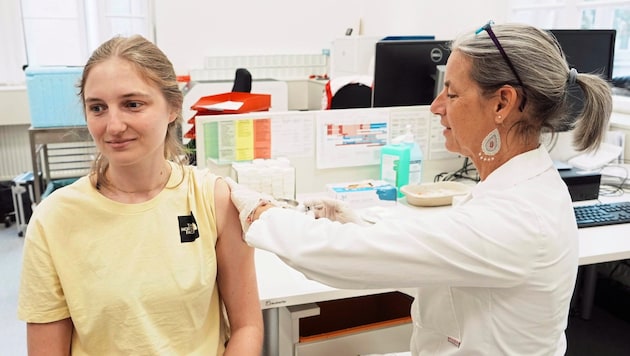 Currently, only a few people are coming to the vaccination center at the Graz Health Department (pictured: public health officer Michaela Cartellieri). (Bild: Pail Sepp/Sepp Pail)