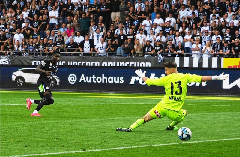 Amady Camara (li.) traf im Meisterschaftsfinale gegen Klagenfurt zum 2:0-Sieg – zuletzt feierte er sein Debüt für Mali.  (Bild: Pail Sepp/Marlene Borkenstein)