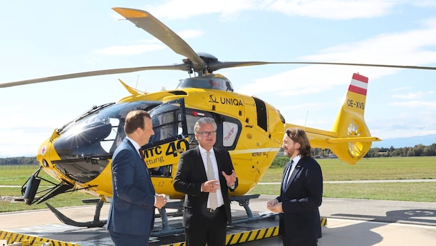 Provincial Councillor Karlheinz Kornhäusl, Governor Christopher Drexler and Managing Director of the Öamtc air rescue service (Bild: Radspieler Jürgen/Juergen Radspieler)