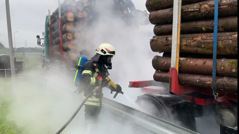 Die Feuerwehr Kramsach hatte den Brand rasch unter Kontrolle.  (Bild: ZOOM Tirol)