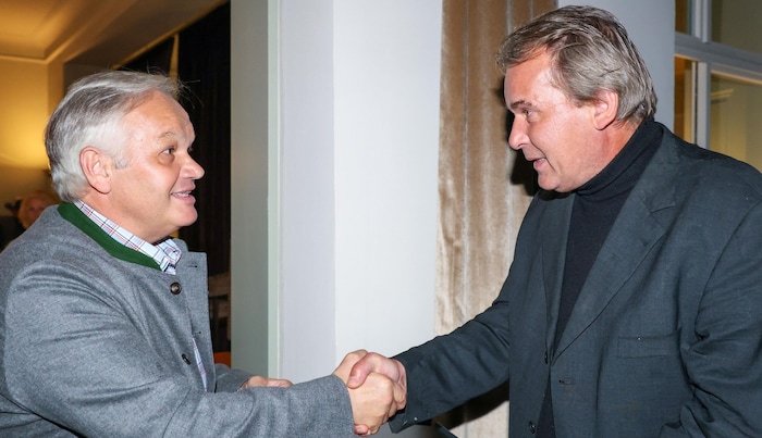 Curator Frank Krause (right) welcomed the festival visitors. However, he waited in vain for his ...