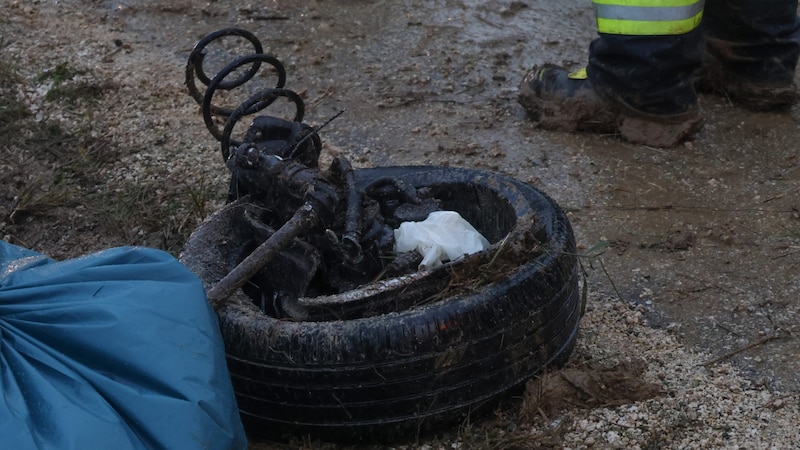 A wheel was torn off the women's car (Bild: Matthias Lauber/laumat.at/laumat)