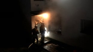 Die Grazer Berufsfeuerwehr stand mit insgesamt 25 Mann im Einsatz. (Bild: Berufsfeuerwehr Graz)