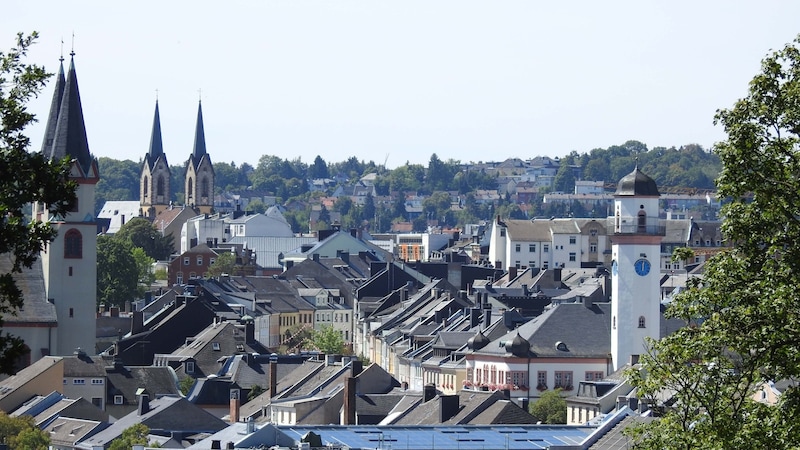 View of the lower suburb and old town of Hof from Theresienstein (Bild: Wikipedia/Flodur63 (CC BY-SA 4.0))