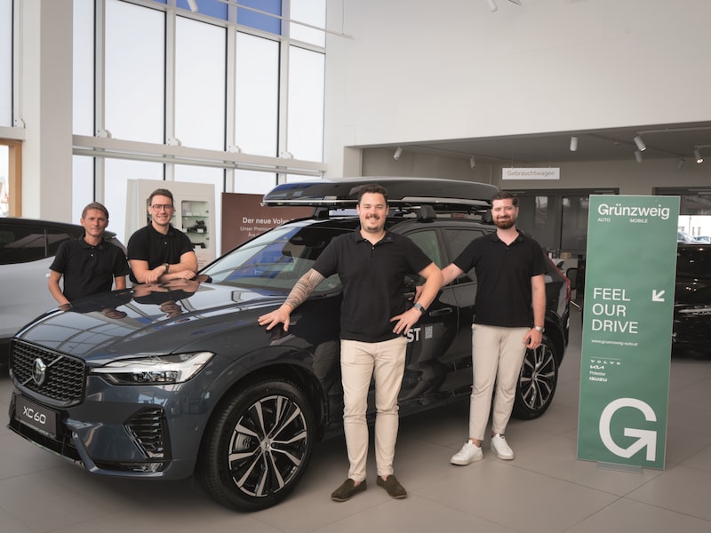 From left to right: Michael Hesse - Company &amp; Fleet Sales; Philipp Grünzweig - Management; right front: Andreas Grünzweig - Volvo Selekt; right back: Albin Smajlovic - Volvo new cars (Bild: Grünzweig Automobile)