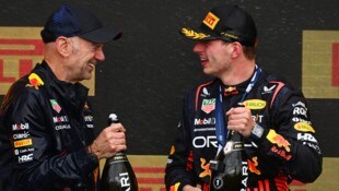 Adrian Newey (links) und Max Verstappen feierten viele gemeinsame Erfolge. (Bild: AFP/GETTY IMAGES/CLIVE MASON)