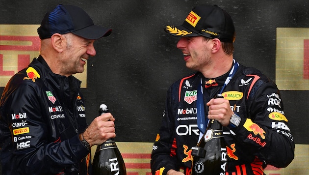 Adrian Newey (left) and Max Verstappen celebrated many successes together. (Bild: AFP/GETTY IMAGES/CLIVE MASON)