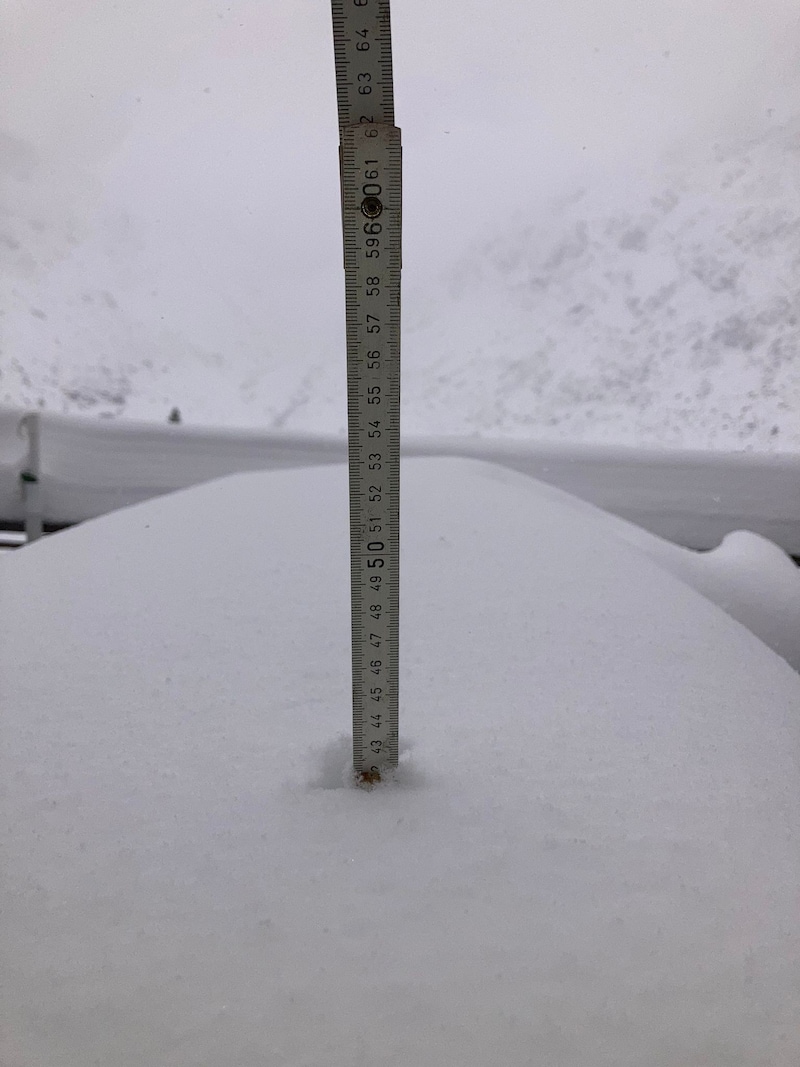 Eine gewaltige Portion Neuschnee gab es bereits bei der Berliner Hütte in den Zillertaler Alpen. (Bild: Berliner Hütte)