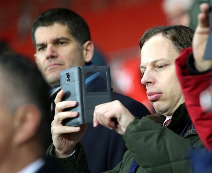Two men, not a word? ÖFB managing directors Bernhard Neuhold (left) and Thomas Hollerer have a communication problem.