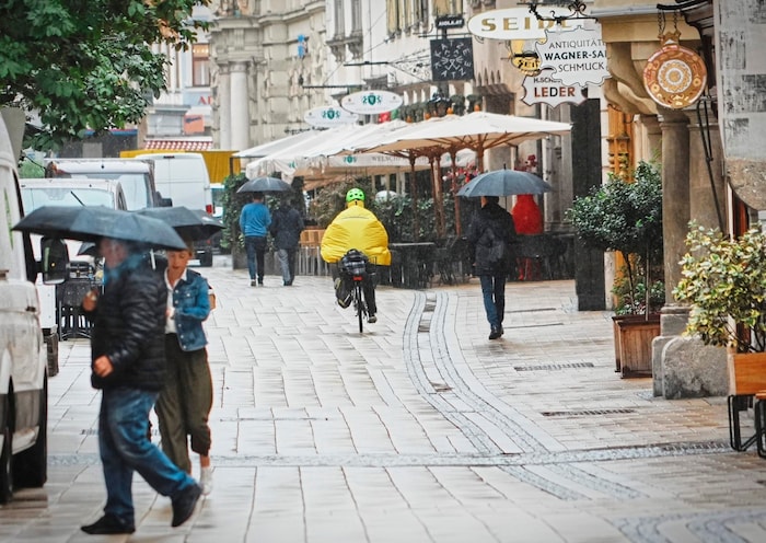 Graz is affected by heavy rain and gusts of wind.