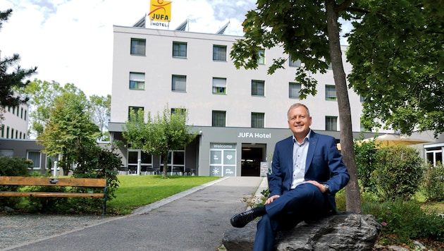 Gerhard Wendl from the Jufa Group sharply criticizes the politicians. (Bild: JUFA Hotels)