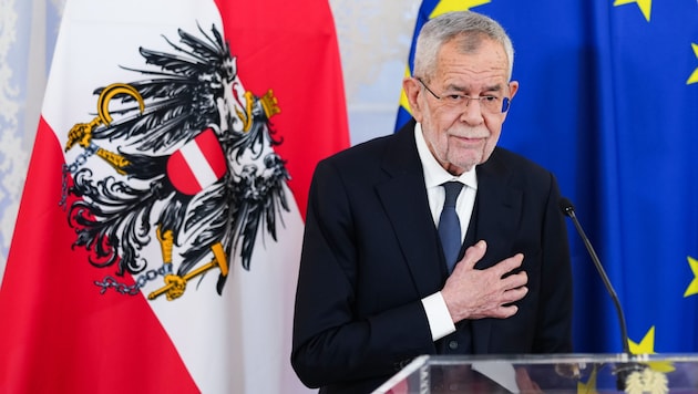 Van der Bellen believes that people need to show heart in emergency situations. (Bild: APA/EVA MANHART)