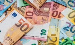 Ein Finanzexperte zeigt, wie man aus 100 Euro Sparrate ein sechsstelliges Vermögen macht.