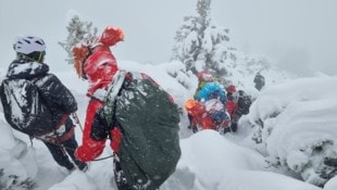 Die Bergrettung Zell am Ziller brachte das Duo sicher nach unten. (Bild: ZOOM Tirol)