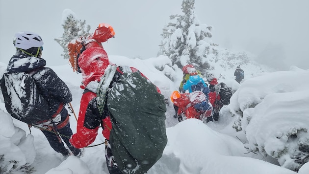 The Zell am Ziller mountain rescue team brought the duo down safely. (Bild: ZOOM Tirol)