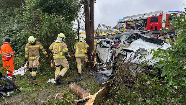 The vehicle ended up on an embankment. (Bild: ZOOM Tirol/Krone KREATIV)