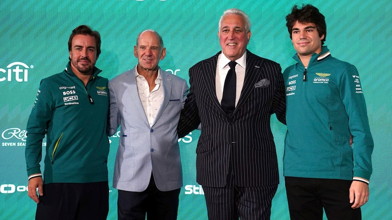 From left: Fernando Alonso, Adrian Newey, Lawrence Stroll and Lance Stroll. (Bild: AP ( via APA) Austria Presse Agentur/ASSOCIATED PRESS)