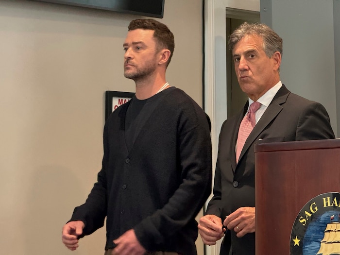 Timberlake und sein Anwalt Edward Burke bei ihrer Ankunft vor Gericht
