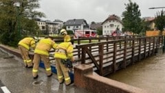 In Obertrum wurde der Hochwasserschutz aufgebaut. (Bild: FF Obertrum)