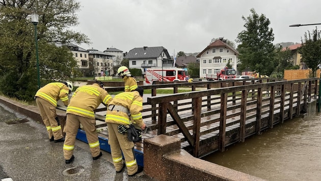 In Obertrum wurde der Hochwasserschutz aufgebaut. (Bild: FF Obertrum)