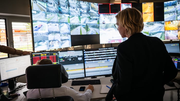Ministerin Leonore Gewessler besuchte die Asfinag-Verkehrszentrale in Graz.