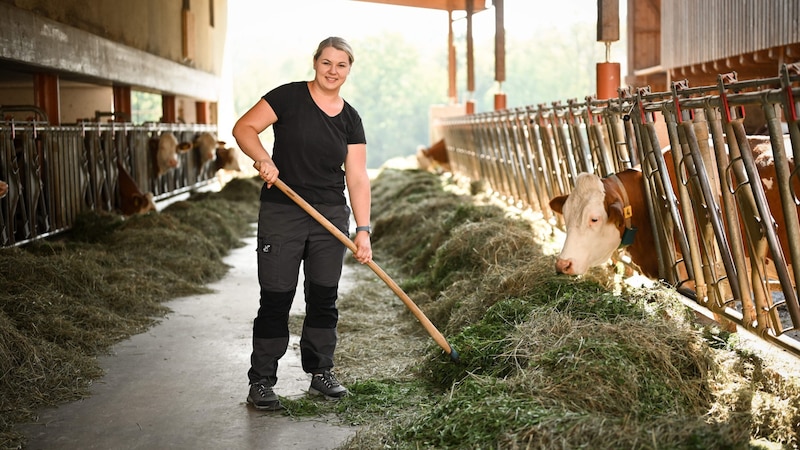 Farmer Christine Greinöcker at her daily work. (Bild: Wenzel Markus)