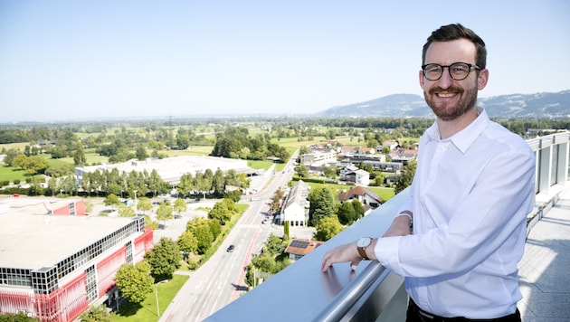 NEOS-Kandidat Johannes Gasser will frischen Vorarlberger Wind nach Wien bringen. (Bild: Mathis Fotografie)