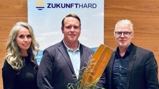 Vizebürgermeisterin Nadine Amann mit den Gemeinderäten René Bickel (Mitte) und Herbert Motter.