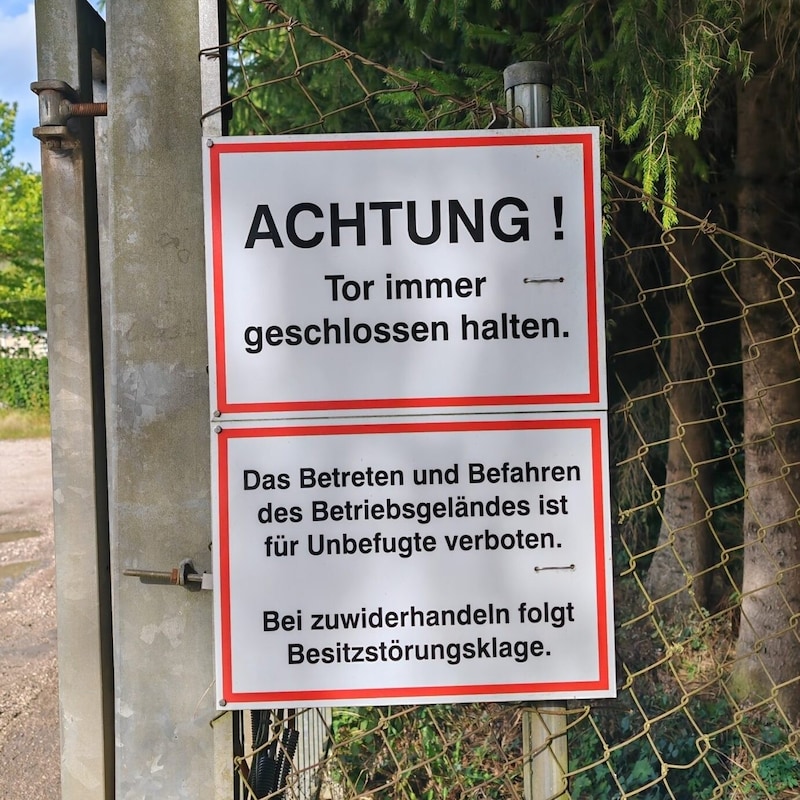 The sign at the bottom of the road alerts drivers. However, many did not know that they would be fined just for turning around. They tried in vain to find a solution with the company. (Bild: Werner Kerschbaummayr)