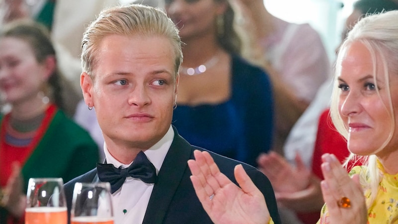 Marius Borg Høiby and his mother Mette-Marit (Bild: APA Pool/Håkon Mosvold Larsen / NTB)