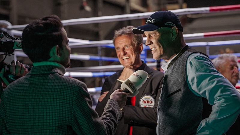 German boxing legend Axel Schulz was delighted with the fight in Hallein. (Bild: Ben Strässle/Doninik Dziamski)